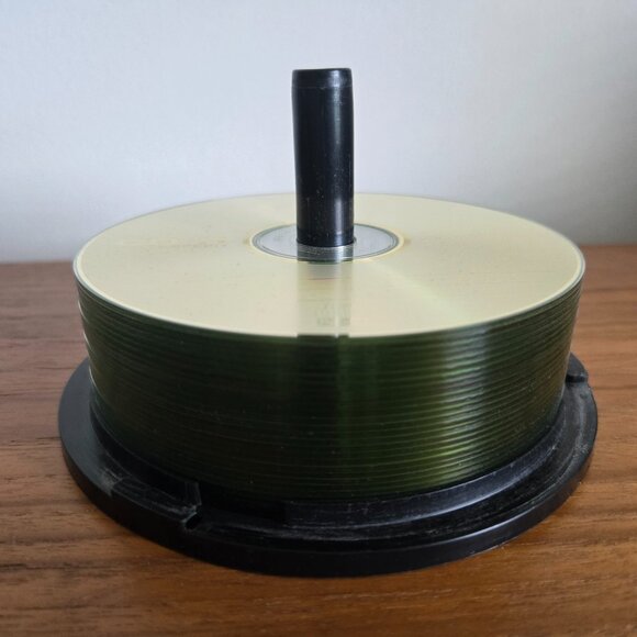 Lot of 26 NEW Dynex CD-R 52X 80 Min 700MB Recordable Compact Discs on spindle. - Picture 6 of 11